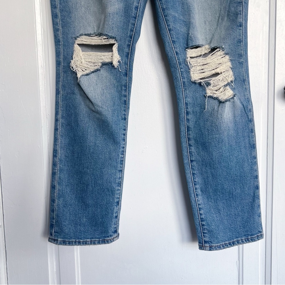 Madewell • The Curvy Perfect Vintage Jean in Denman Wash: Ripped Edition - Picture 9 of 12